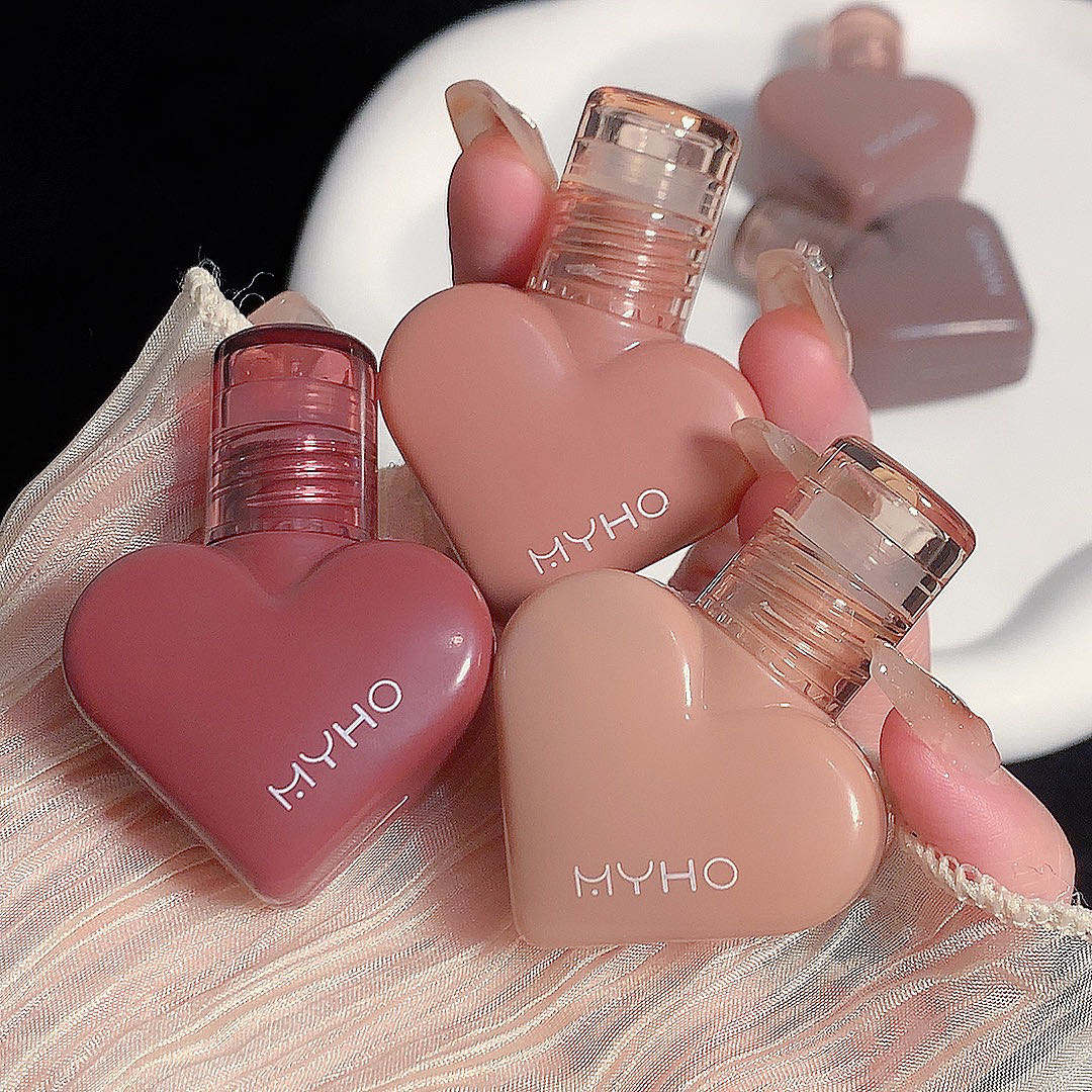 Private Label Matte Lip Gloss Beauty Cosmetics Heart-Shaped Air Cushion Lightweight Silky Soft Lipstick Minerals Chemicals