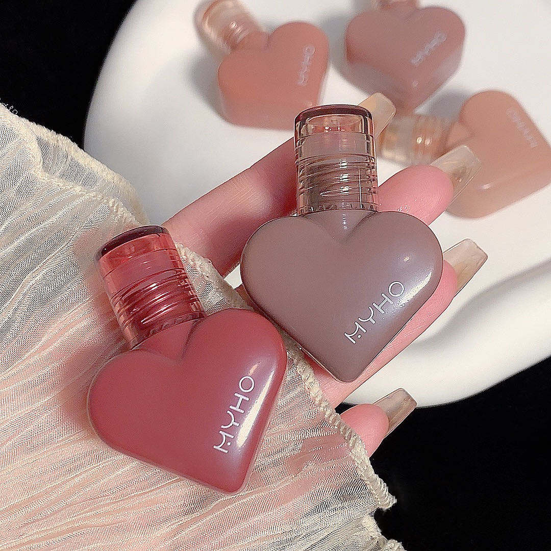 Private Label Matte Lip Gloss Beauty Cosmetics Heart-Shaped Air Cushion Lightweight Silky Soft Lipstick Minerals Chemicals
